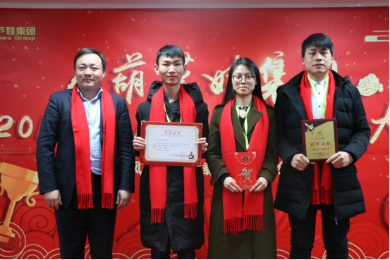 【風(fēng)雨同舟 共創(chuàng)未來(lái)】葫蘆娃集團(tuán)2017年度總結(jié)表彰大會(huì)圓滿召開(kāi)1156.png